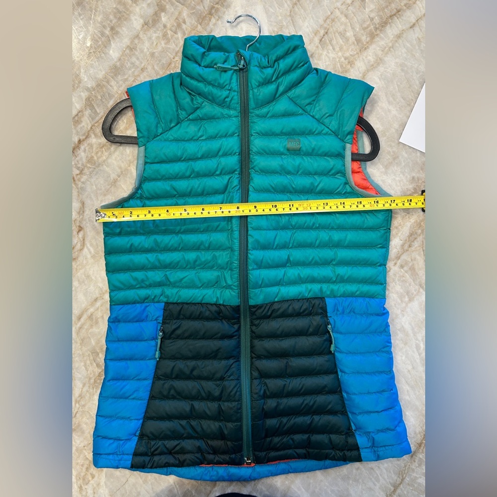 MEC Boundary Light Down Puffer Vest XS | Green & Blue Outdoor Insulated - Picture 7 of 8